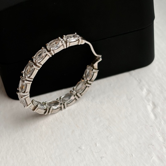 Two solo sterling silver hoop earrings: Cambodian Zirkon & Green Amethyst - Picture 3 of 13
